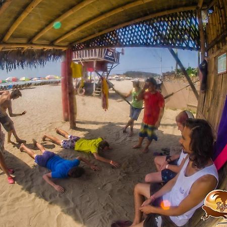 Iguana Beach House Hostel Montanita Bagian luar foto