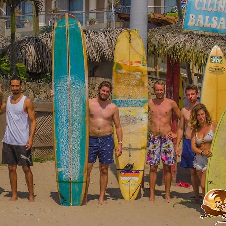 Iguana Beach House Hostel Montanita Bagian luar foto