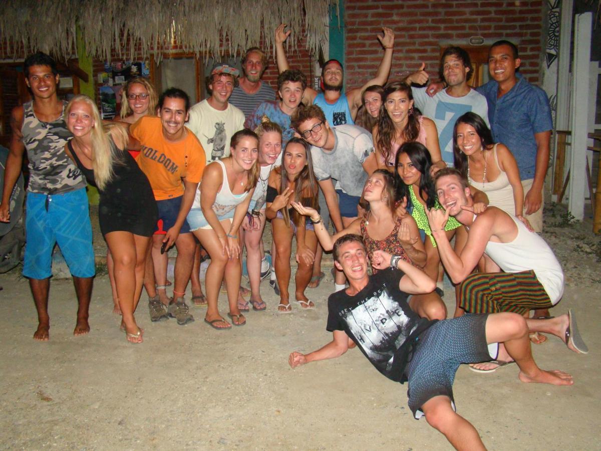 Iguana Beach House Hostel Montanita Bagian luar foto