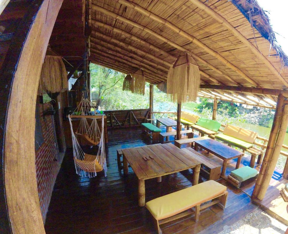 Iguana Beach House Hostel Montanita Bagian luar foto