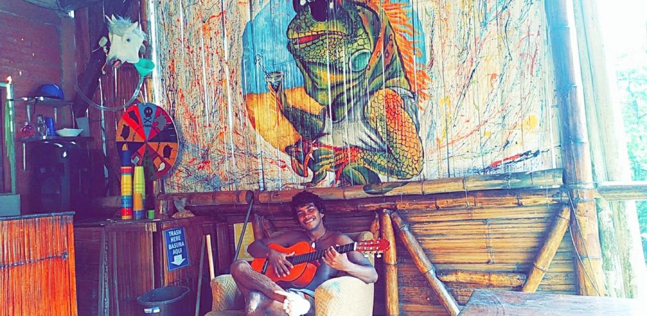 Iguana Beach House Hostel Montanita Bagian luar foto