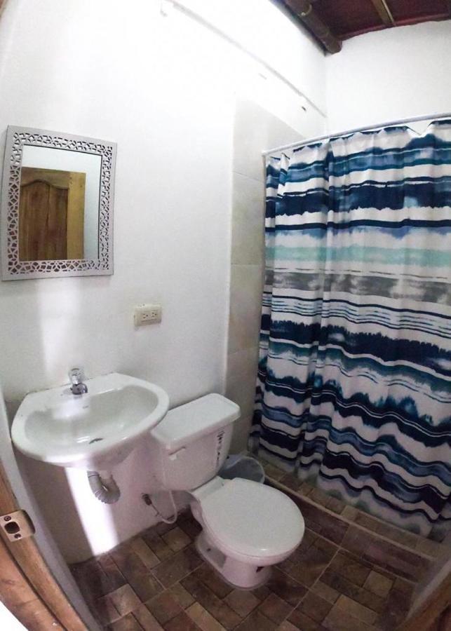 Iguana Beach House Hostel Montanita Bagian luar foto